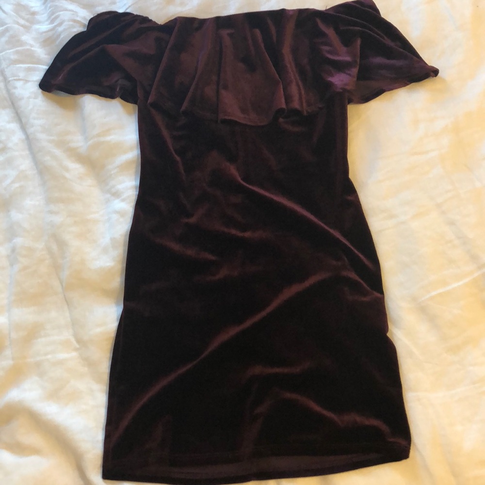 Velvet off the shoulder body-con dress